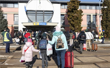 Bakondi: minden menekültnek segít Magyarország