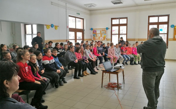 A rendőri hivatásról is beszélgettek a gyerekek