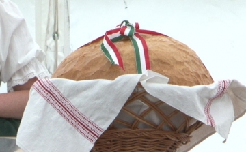 Új kenyér sütésre invitálták a helyi civil szervezetek képviselőit