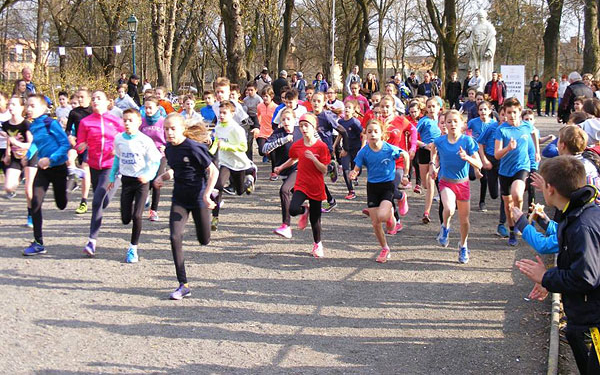 132 gyermek indult a régió idei első mezei futóversenyén Dombóváron