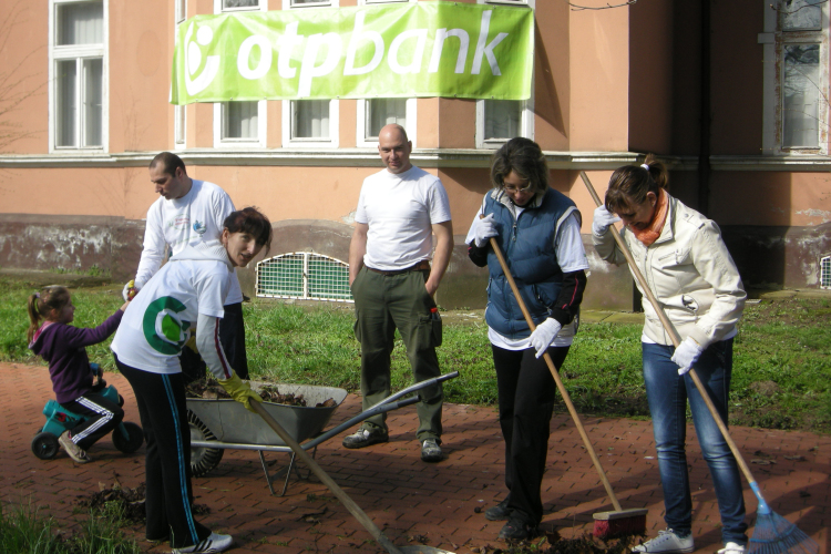 OTP Dombóvári Fiókjának közösségi munkanap a múzeumban