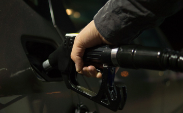 Maximum 50 liter tankolható hatósági áron a Mol töltőállomásain