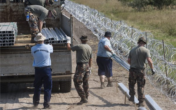 Illegális bevándorlás - Gyakorlattal készül a honvédség a várható feladatra