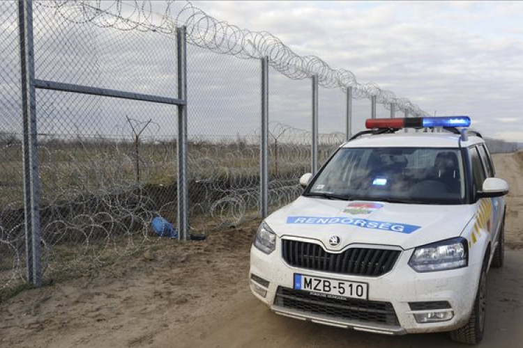 Több mint háromszáz határsértőt fogtak el a hétvégén