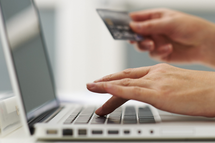 Vasárnapi pihenőnap - Nem bővült a vasárnapi internetes vásárlás