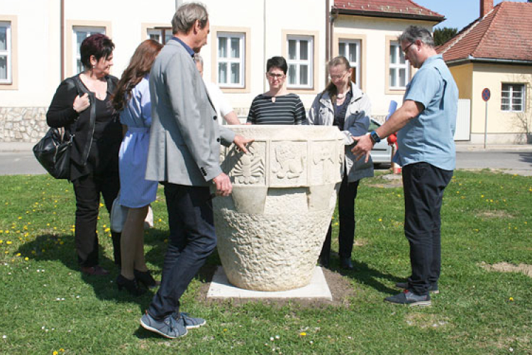Új köztéri alkotás avatóval kezdődött Dombóváron a Város Hete 