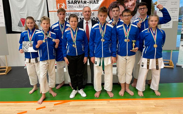 Karate Magyar Bajnokság Sárvár - kilenc fős csapattal indult a Dombóvári Karatesuli