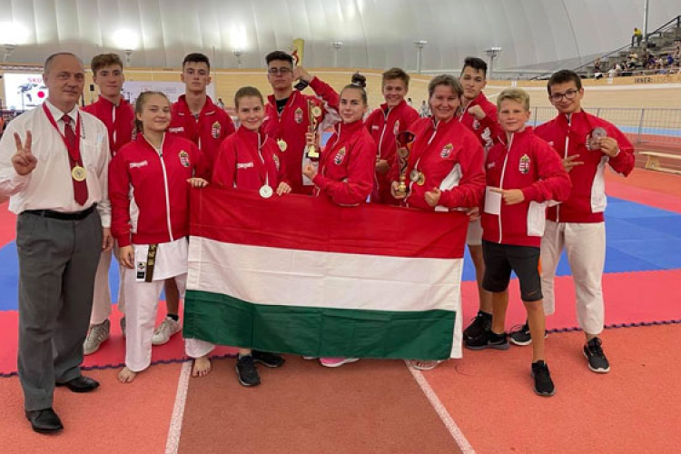 6 arany-, 6 ezüst- és 7 bronzérmet szereztek a Dombóvári Karatesuli versenyzői Szlovéniában