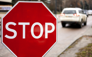 Nem adott elsőbbséget a sofőr Attalában, súlyosan megsérült