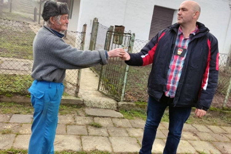 Lopott nyugdíj a befőttes üvegben