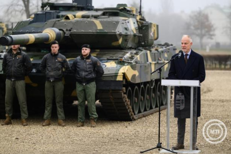 Szalay-Bobrovniczky Kristóf: érkezik a hathavi fegyverpénz