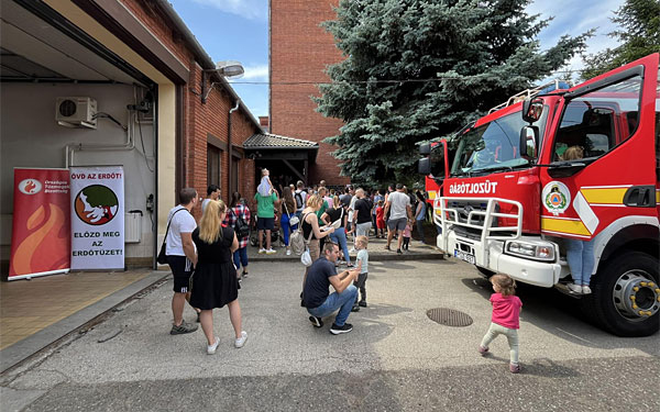 Megteltek a tűzoltólaktanyák gyermeknapon